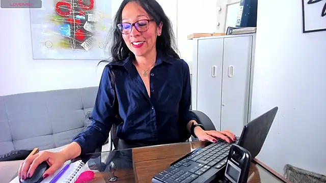 Snapshot of loretta_fraser chatting on May 28, 2026, 1:08 pm loretta fraser online show from May 28, 2026, 1:08 pm