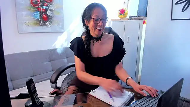 Snapshot of loretta_fraser chatting on June 11, 2026, 1:31 pm loretta fraser online show from June 11, 2026, 1:31 pm