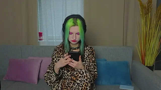 Snapshot of ToxicKittyy chatting on February 5, 2026, 2:43 pm ToxicKittyy online show from February 5, 2026, 2:43 pm