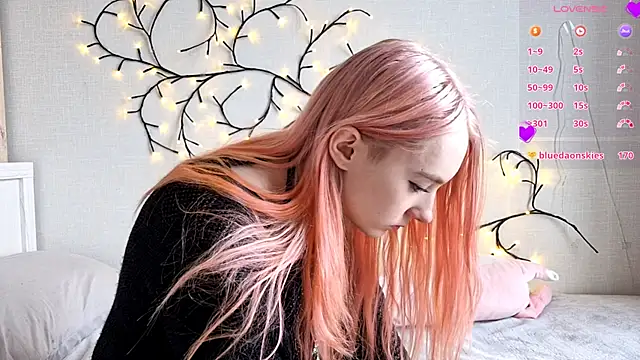 Snapshot of MisaMew chatting on February 8, 2026, 9:02 am MisaMew online show from February 8, 2026, 9:02 am