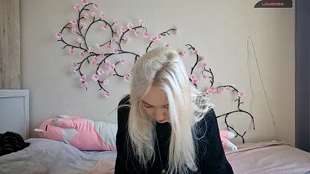 Snapshot of MisaMew chatting on April 28, 2026, 9:47 am MisaMew online show from April 28, 2026, 9:47 am