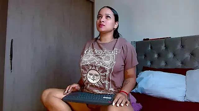 celeneortii online show from May 1, 2026, 4:00 pm