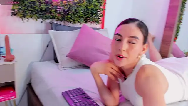 Snapshot of Itzel_Geneva chatting on June 14, 2026, 3:14 pm Itzel Geneva online show from June 14, 2026, 3:14 pm