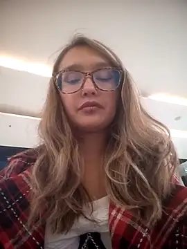 Karla-giraldo 1 online show from March 25, 2026, 4:57 pm