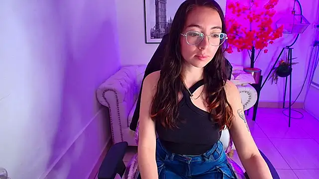 Snapshot of Veronica_miiller chatting on July 21, 2026, 7:27 pm Veronica miiller online show from July 21, 2026, 7:27 pm
