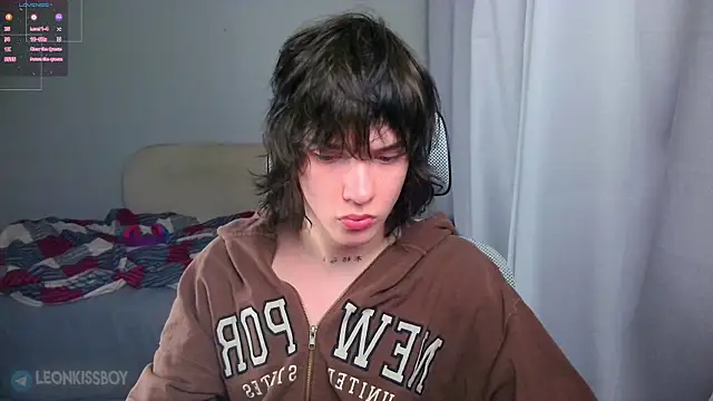 Snapshot of LeonBoykisser chatting on June 10, 2026, 6:51 pm LeonBoykisser online show from June 10, 2026, 6:51 pm