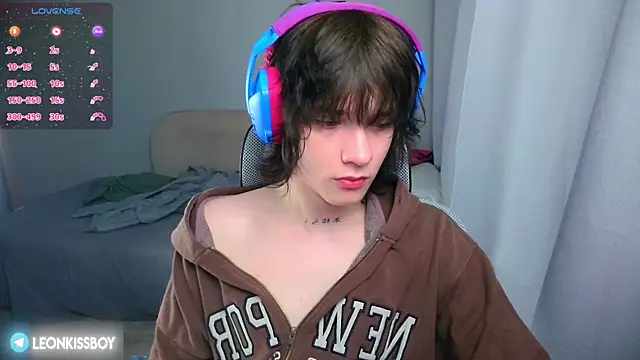 Snapshot of LeonBoykisser chatting on June 12, 2026, 8:41 pm LeonBoykisser online show from June 12, 2026, 8:41 pm