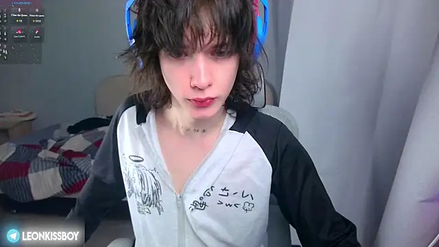 Snapshot of LeonBoykisser chatting on June 17, 2026, 7:00 am LeonBoykisser online show from June 17, 2026, 7:00 am