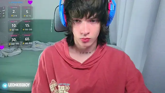 LeonBoykisser online show from July 14, 2026, 9:14 am