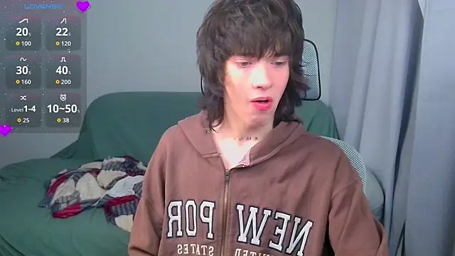 LeonBoykisser online show from July 26, 2026, 8:10 am