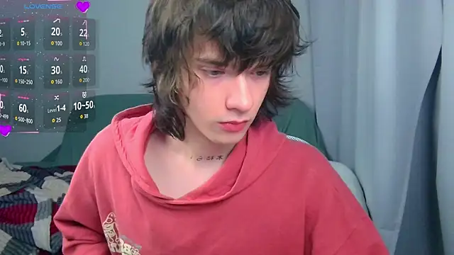 LeonBoykisser online show from July 28, 2026, 10:54 am