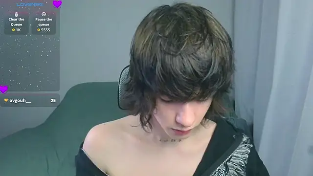 LeonBoykisser online show from August 2, 2026, 6:39 pm