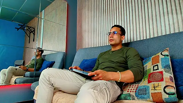 Vans Ross online show from March 12, 2026, 7:20 pm