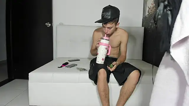 Jhon couplee online show from May 1, 2026, 1:21 am