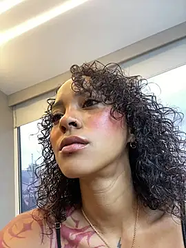 Snapshot of LizStorm_ chatting on May 17, 2026, 12:45 pm LizStorm online show from May 17, 2026, 12:45 pm