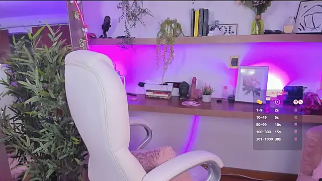 Snapshot of _Lorraine_v chatting on June 17, 2026, 8:54 pm Lorraine v online show from June 17, 2026, 8:54 pm