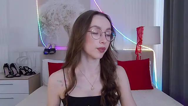Snapshot of Emily_Simon chatting on May 6, 2026, 5:14 am Emily Simon online show from May 6, 2026, 5:14 am