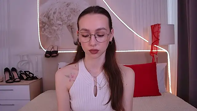 Snapshot of Emily_Simon chatting on May 18, 2026, 5:24 am Emily Simon online show from May 18, 2026, 5:24 am