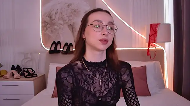 Snapshot of Emily_Simon chatting on July 3, 2026, 5:03 am Emily Simon online show from July 3, 2026, 5:03 am
