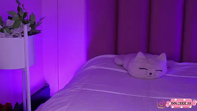 Dolcexx  online show from February 6, 2026, 9:29 pm