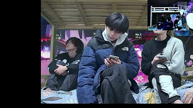 xiaohuangren01 online show from February 2, 2026, 1:26 am