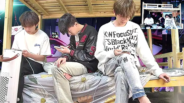 xiaohuangren01 online show from March 6, 2026, 4:53 am