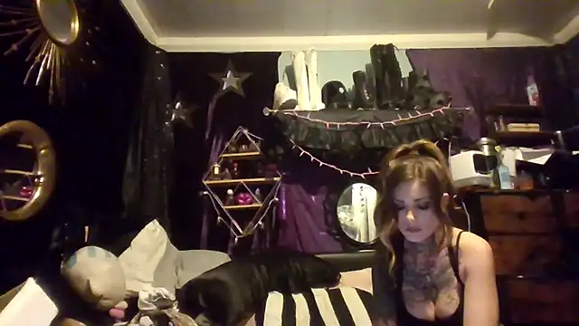 allymoon1369 online show from May 14, 2026, 8:21 am
