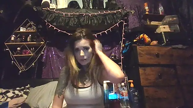 allymoon1369 online show from May 19, 2026, 1:28 pm