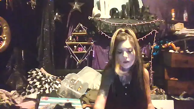 allymoon1369 online show from May 25, 2026, 6:08 am