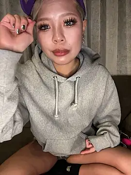 BADBITCHISAKI online show from February 26, 2026, 12:48 pm