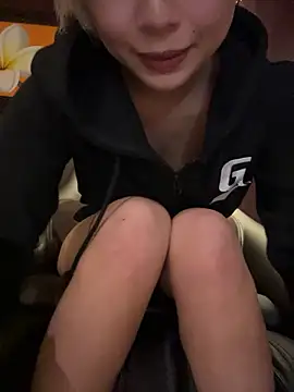 BADBITCHISAKI online show from March 11, 2026, 2:23 pm