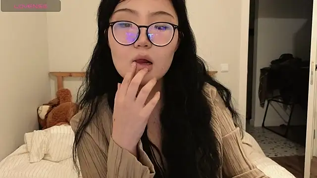 nullgirl online show from May 9, 2026, 11:32 pm