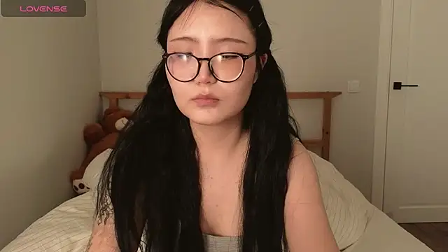 nullgirl online show from May 12, 2026, 11:46 pm