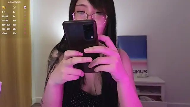 nullgirl online show from June 4, 2026, 2:28 am