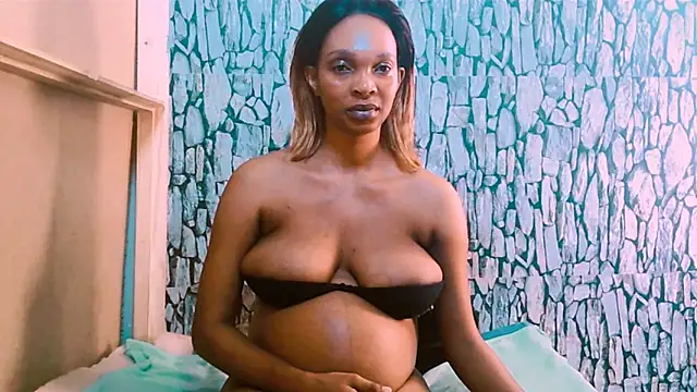 Snapshot of Caramelminxxx1 chatting on March 4, 2026, 6:19 am Caramelminxxx1 online show from March 4, 2026, 6:19 am