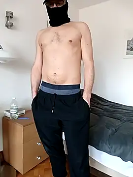 Snapshot of maskedhunk chatting on February 28, 2026, 9:43 am maskedhunk online show from February 28, 2026, 9:43 am