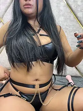 valenlopezz  online show from July 5, 2026, 4:19 am