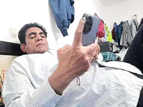 Snapshot of Aafreen999 chatting on February 8, 2026, 8:07 am Aafreen999 online show from February 8, 2026, 8:07 am