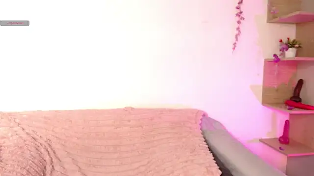 chloe peach  online show from May 19, 2026, 12:11 pm