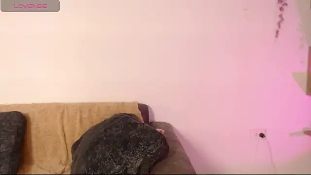 chloe peach  online show from June 3, 2026, 12:41 pm