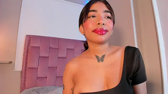 Scarlet Vixen  online show from April 30, 2026, 12:33 pm