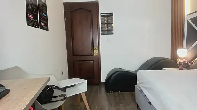 Ambarross  online show from March 12, 2026, 2:01 pm