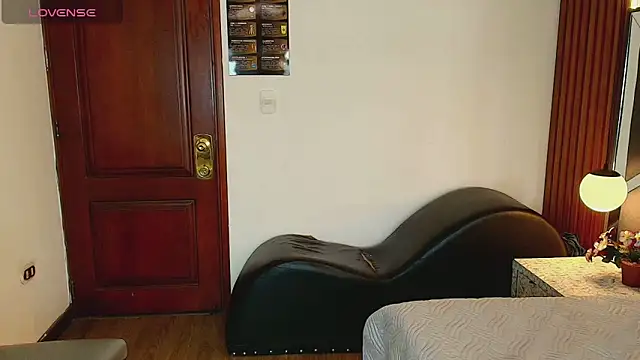 Snapshot of Ambarross_ chatting on June 9, 2026, 2:06 pm Ambarross online show from June 9, 2026, 2:06 pm