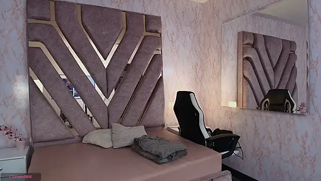 Snapshot of elodie_rouge chatting on May 2, 2026, 12:21 pm elodie rouge online show from May 2, 2026, 12:21 pm