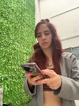 Snapshot of elodie_rouge chatting on May 4, 2026, 11:39 am elodie rouge online show from May 4, 2026, 11:39 am
