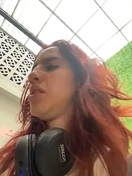 Snapshot of elodie_rouge chatting on May 8, 2026, 1:16 pm elodie rouge online show from May 8, 2026, 1:16 pm
