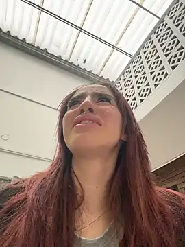 Snapshot of elodie_rouge chatting on June 6, 2026, 11:37 am elodie rouge online show from June 6, 2026, 11:37 am