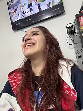 Snapshot of elodie_rouge chatting on June 12, 2026, 12:15 pm elodie rouge online show from June 12, 2026, 12:15 pm
