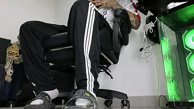 Snapshot of cash_master888 chatting on March 8, 2026, 3:21 am cash master888 online show from March 8, 2026, 3:21 am