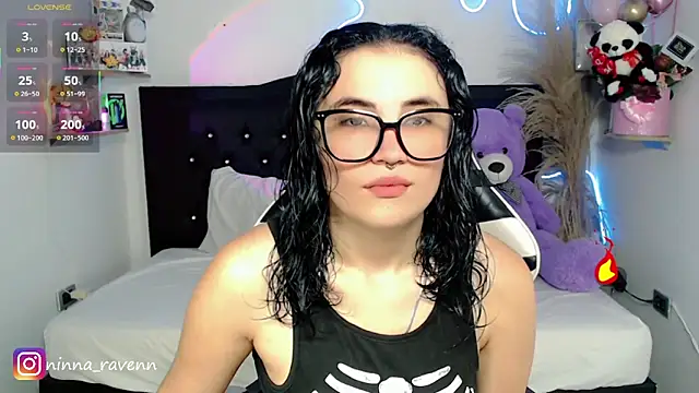 AriaDark online show from May 1, 2026, 9:08 pm